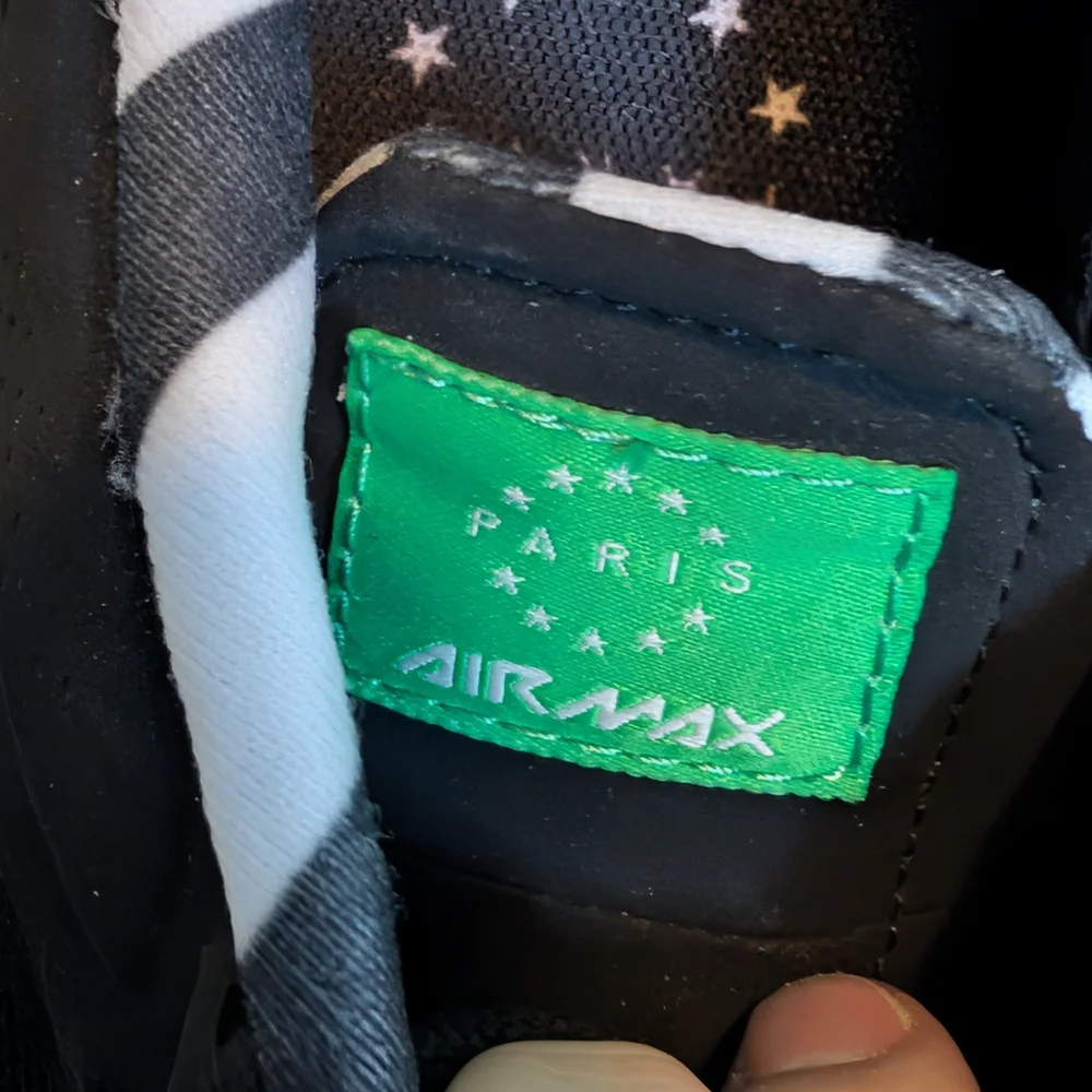 Nike Men's Black and Green Running Shoes - Picture 6 of 6